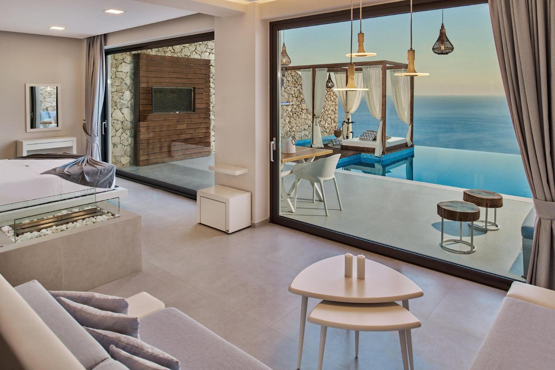 Honeymoon Cave Suite with Sea View photo 3