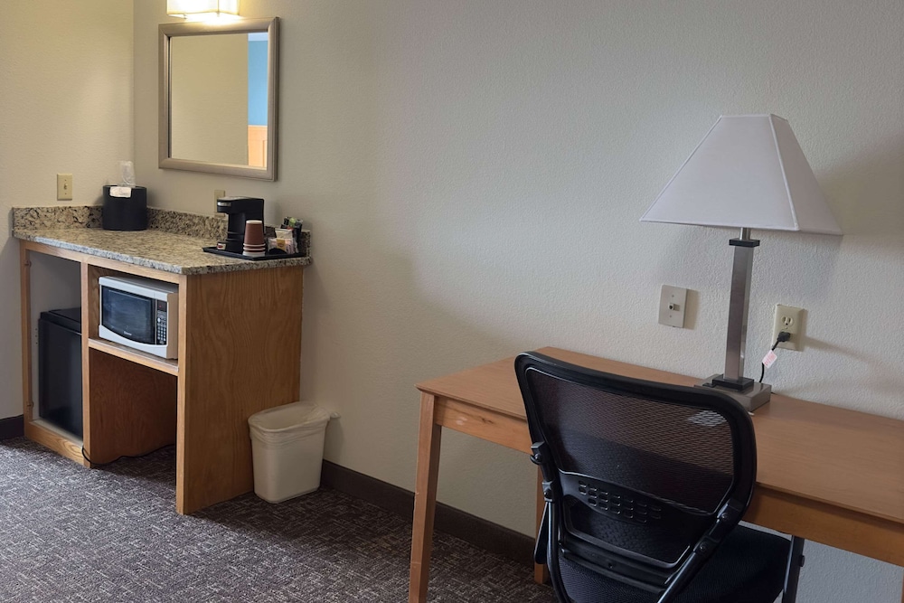 Suite, 1 King Bed with Sofa bed, Non Smoking photo 2