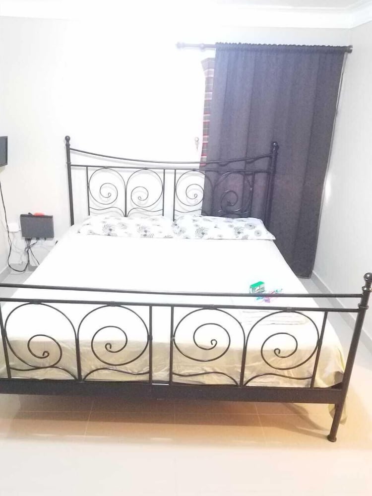 Basic Double Room Single Use, Multiple Beds, Smoking photo 2