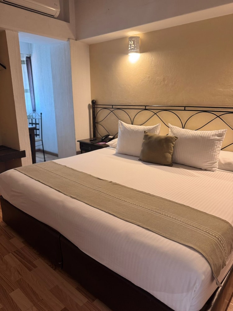 Room, 1 King Bed (Preferencial) - Photo 5