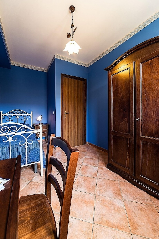 Family Room, Connecting Rooms