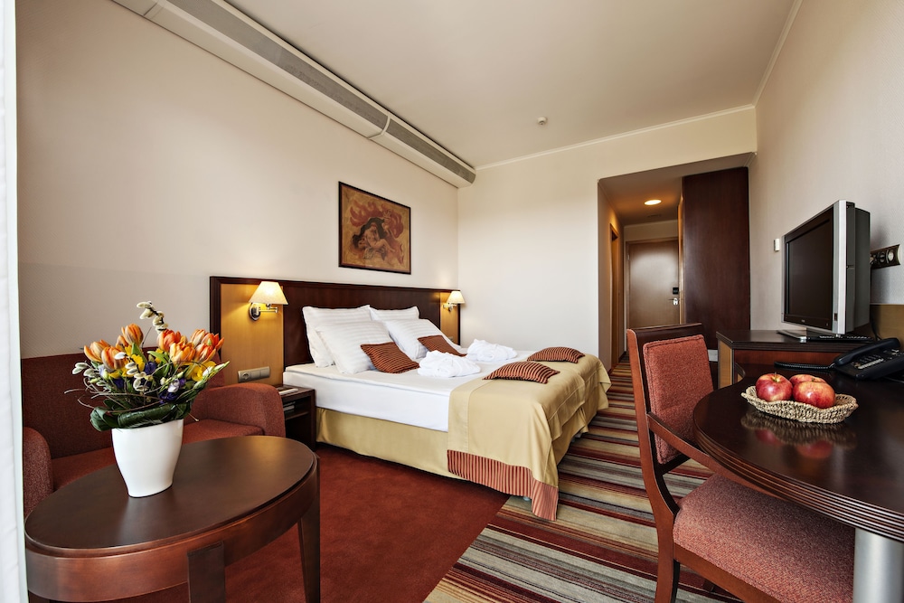 Standard Double or Twin Room, Balcony photo 2