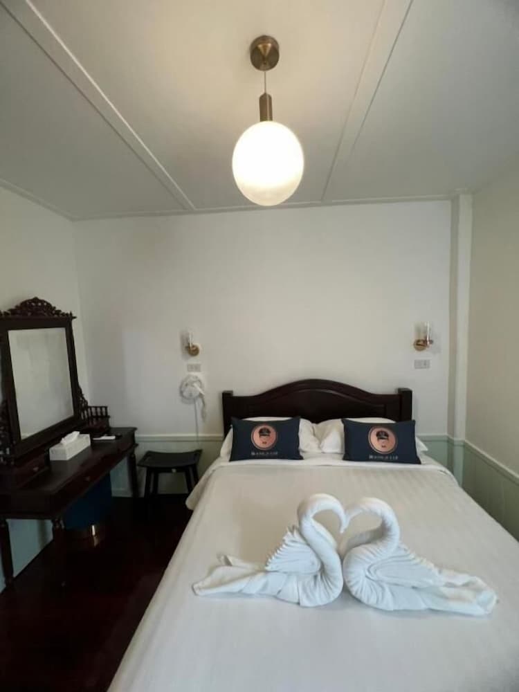 Economy Room, 1 Queen Bed, Non Smoking photo 2
