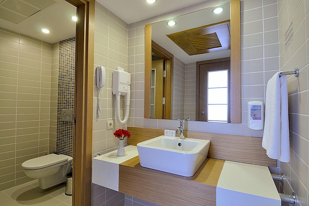 Grand Triple Room, Garden View photo 2