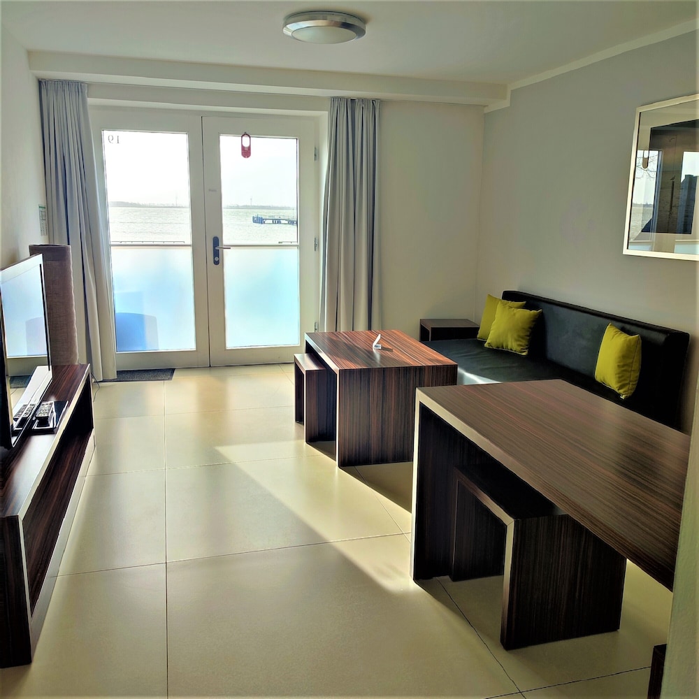 Apartment, 1 Bedroom, Lake View photo 2
