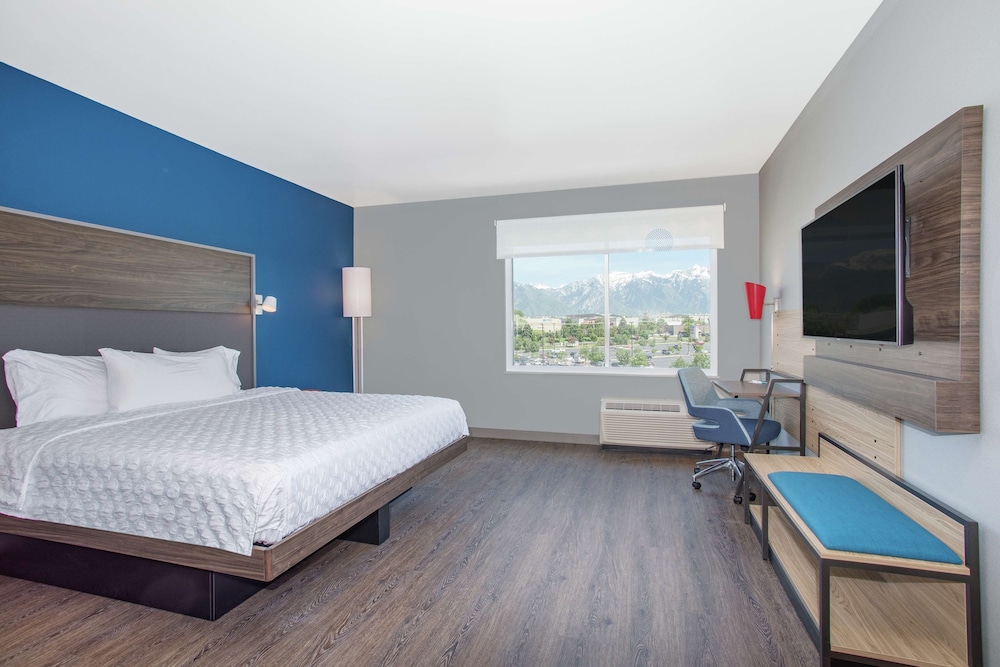 Room, 1 King Bed, Accessible (Hearing, Roll-in Shower) - Photo 3