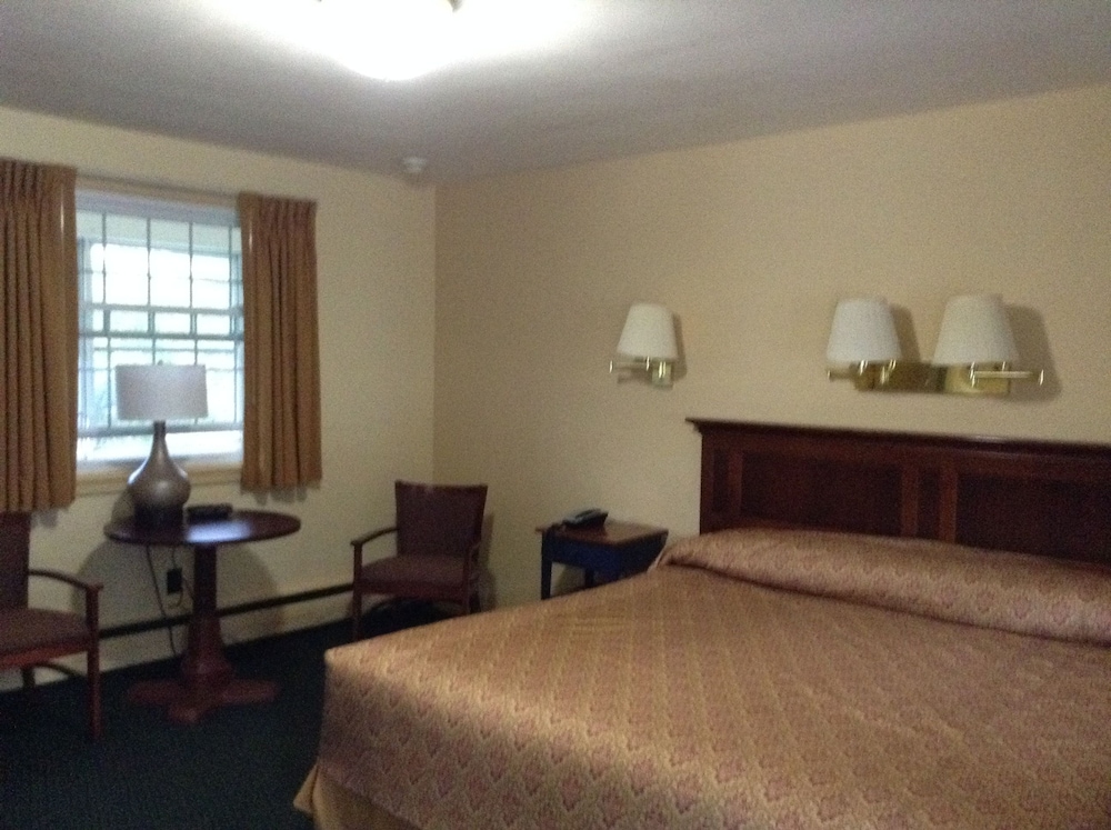 Basic Room, Queen Bed photo 2