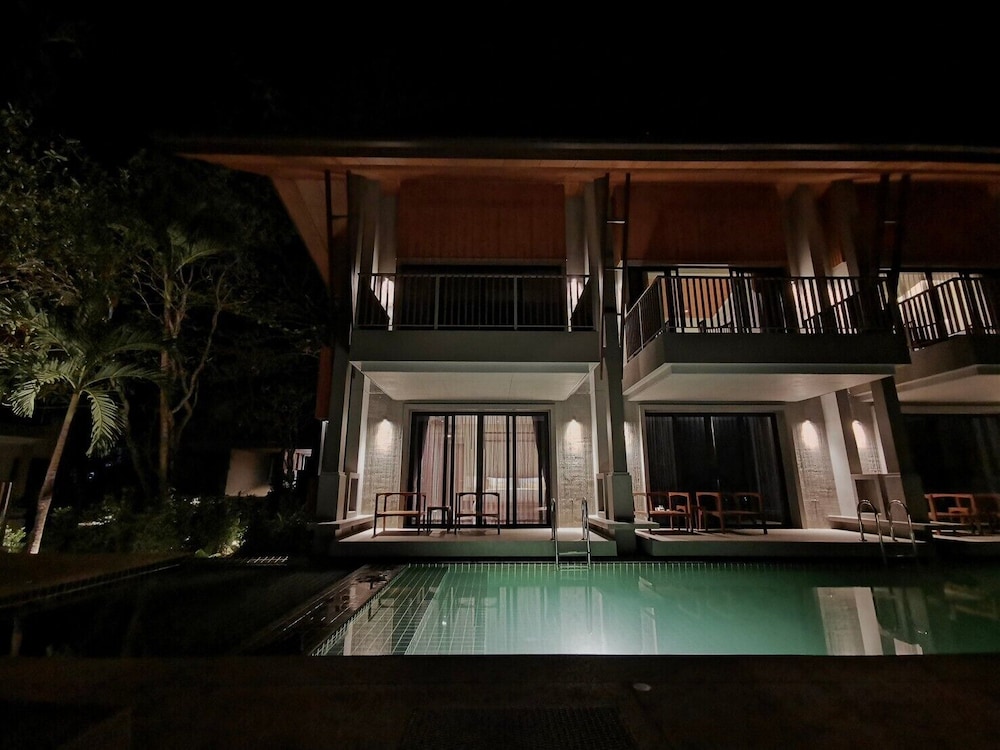 Deluxe Room, Pool Access
