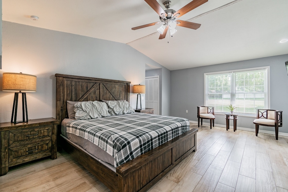 House, Multiple Bedrooms photo 1