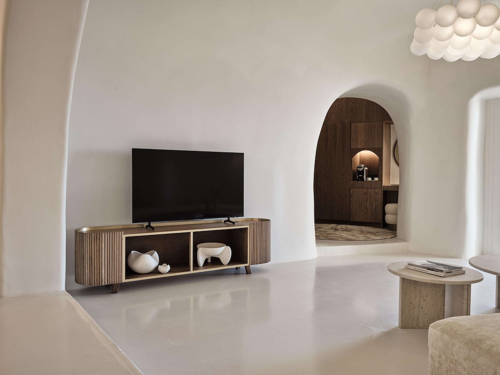 Executive Suite - Photo 2
