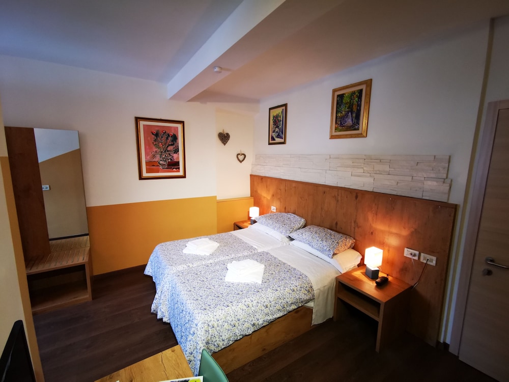 Economy Single Room, 1 Double Bed photo 2