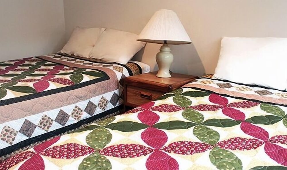 Basic Room, 2 Double Beds photo 2