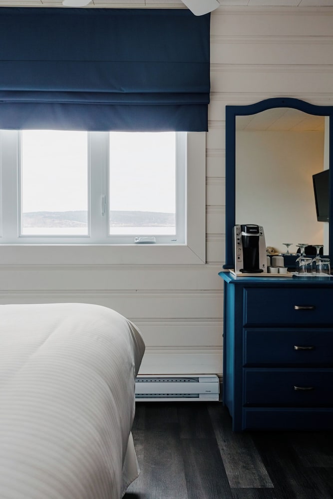 Room, 1 Queen Bed, Partial Sea View (Regular) photo 2