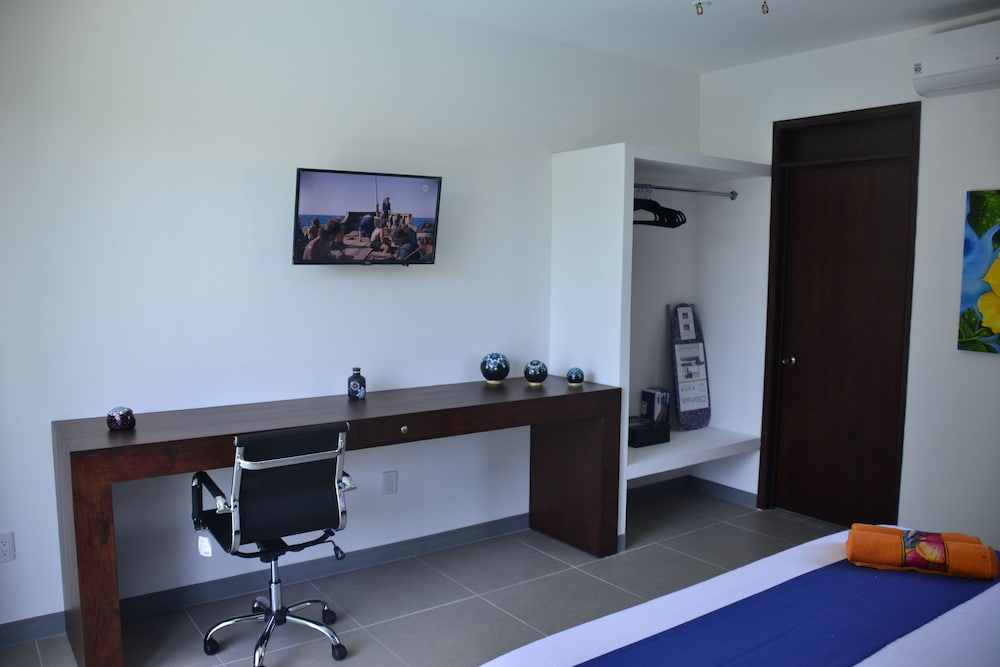 Comfort Room, Pool View photo 2