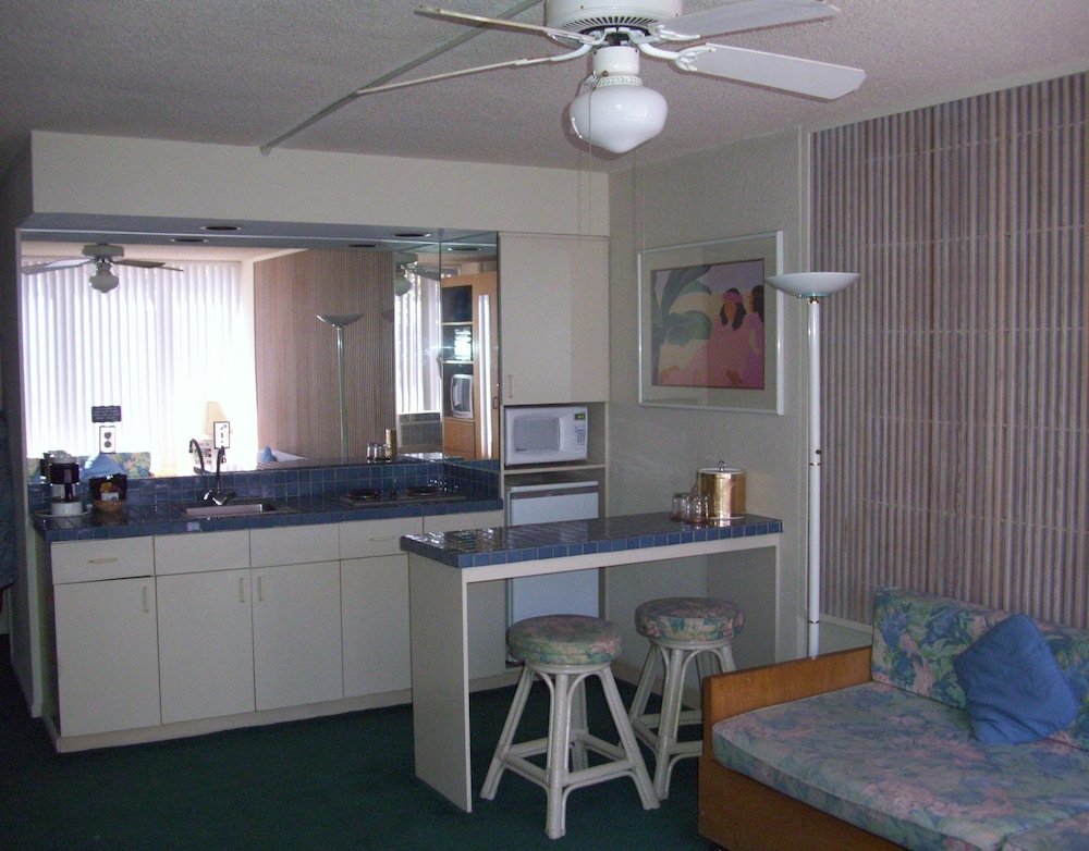 Queen Kitchenette - Photo 2