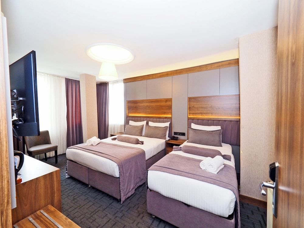 Standard Triple Room photo 2