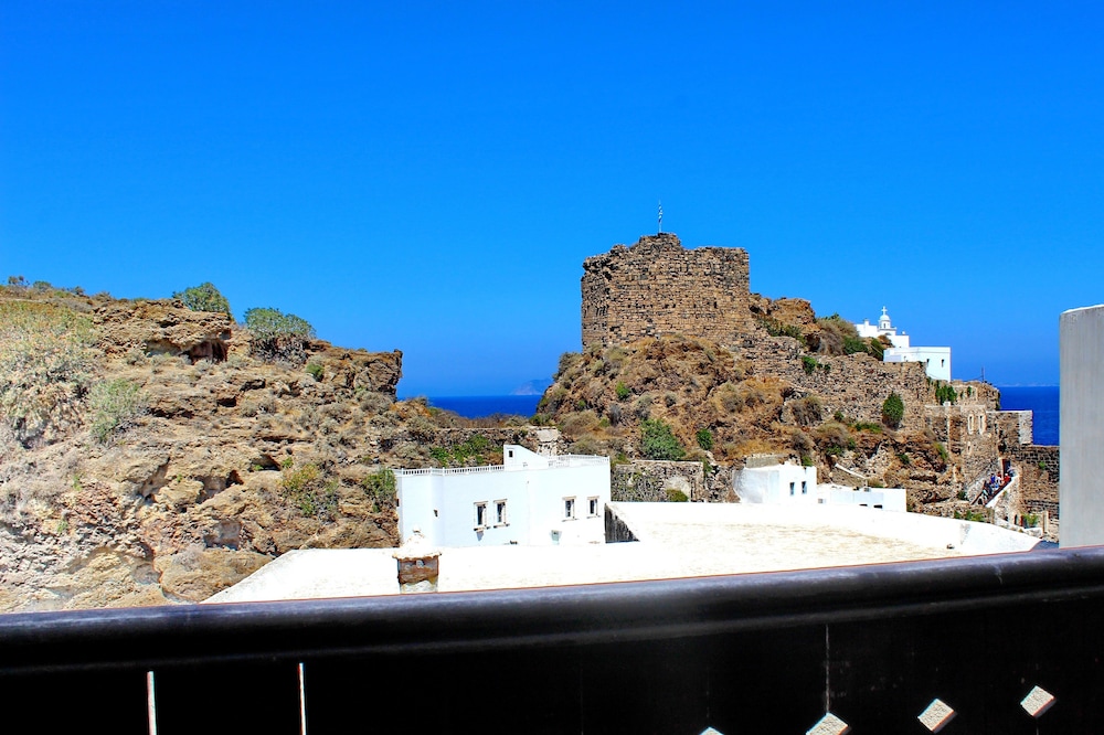Panoramic Villa, 2 Bedrooms, Non Smoking, Oceanfront (Mountain View, Monastery View) photo 2