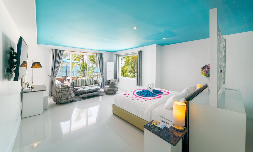 Ocean View Suite - Photo 1