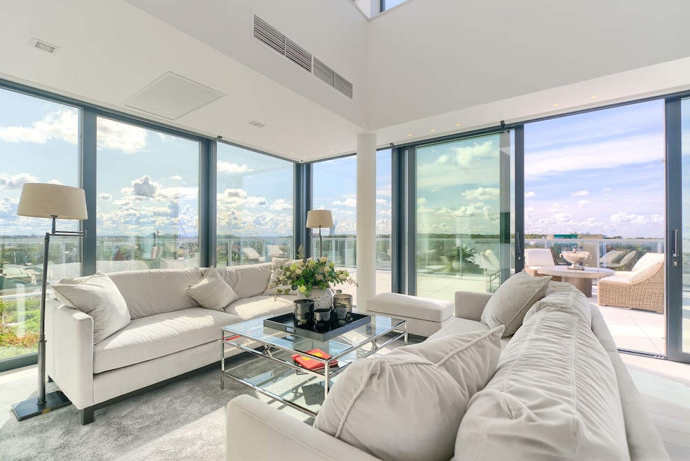 Exclusive Penthouse, 2 Bedrooms, Sea Facing