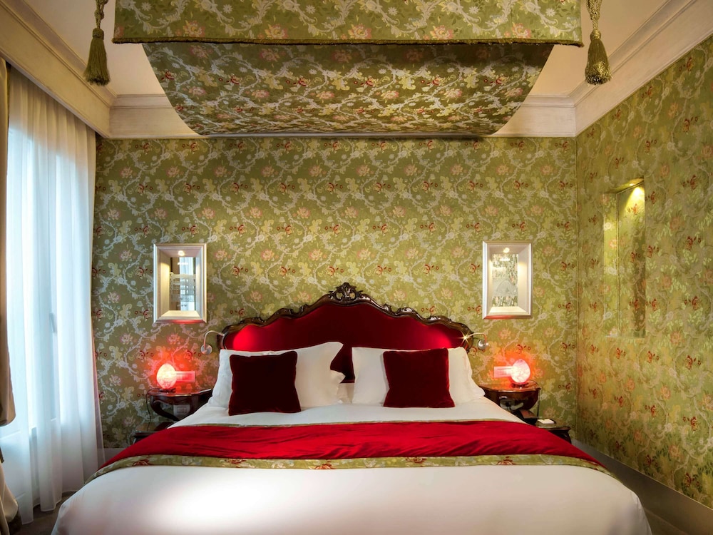 Deluxe Room, 1 King Bed either Terrace or View