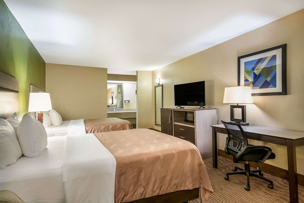 Standard Room, 2 Double Beds, Smoking - Photo 3