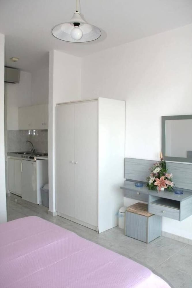 Studio (2 Adults) photo 3