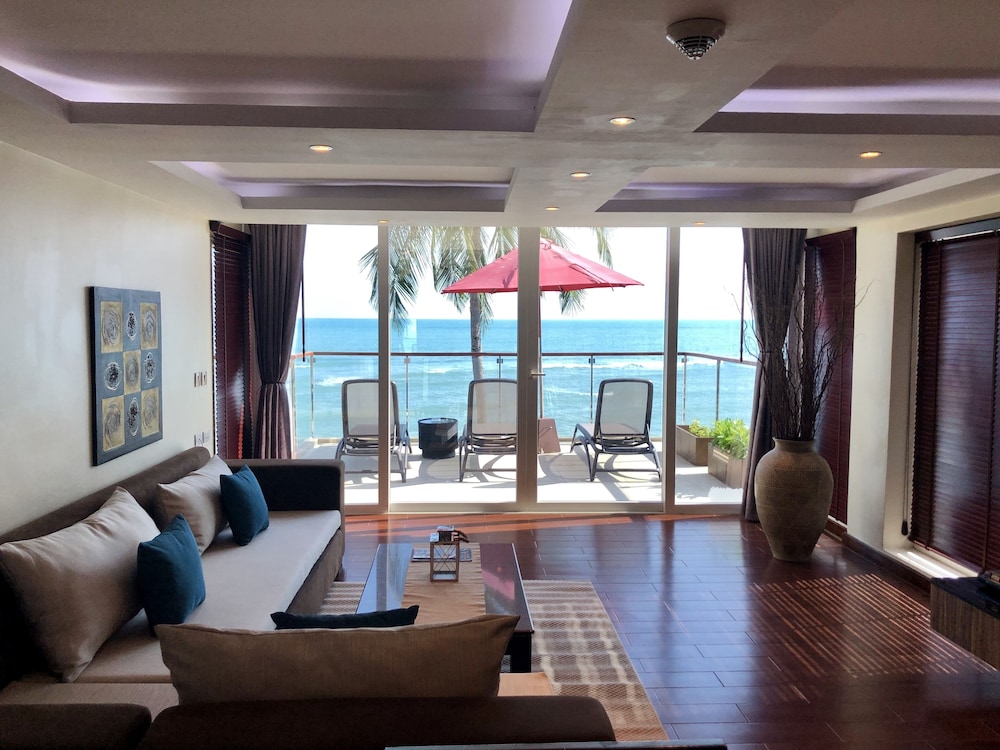 2 Bedrooms Pool Sea View Suite - Photo 1
