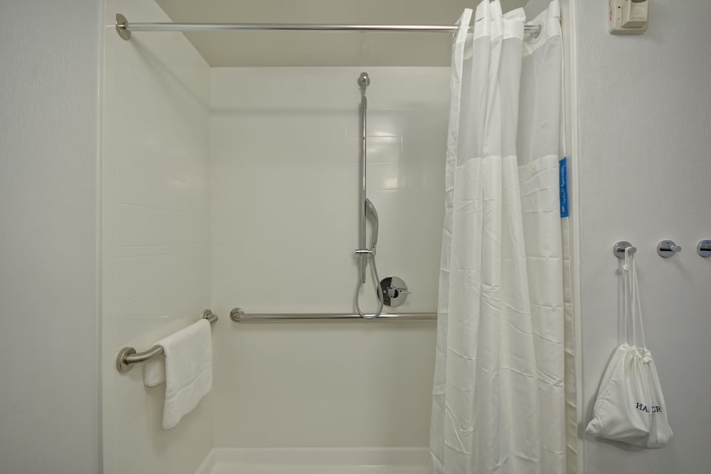 Studio, 1 King Bed, Accessible, Bathtub (Mobility & Hearing) - Photo 5