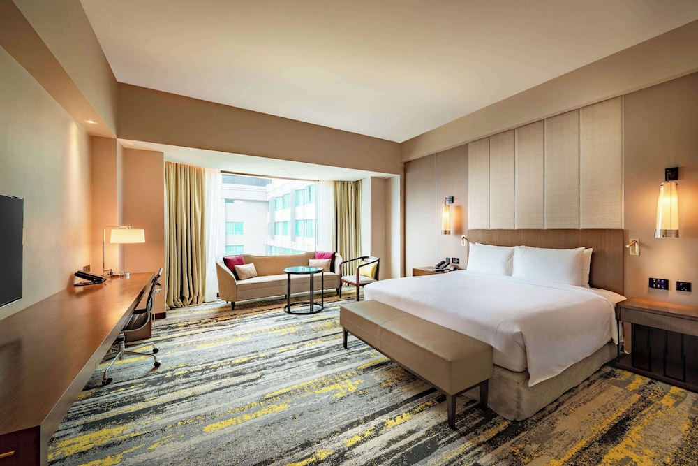 Room, 1 King Bed, Roll-in Shower, Allergy Friendly photo 3