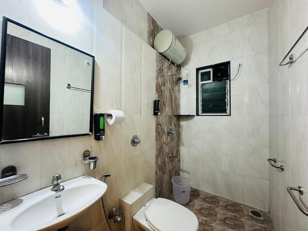 Deluxe Room, City View - Photo 2