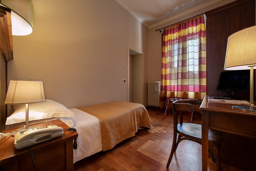 Single Room, Mountain View