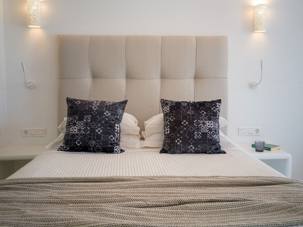 Elegant Sea View Suite with sharing pool photo 1