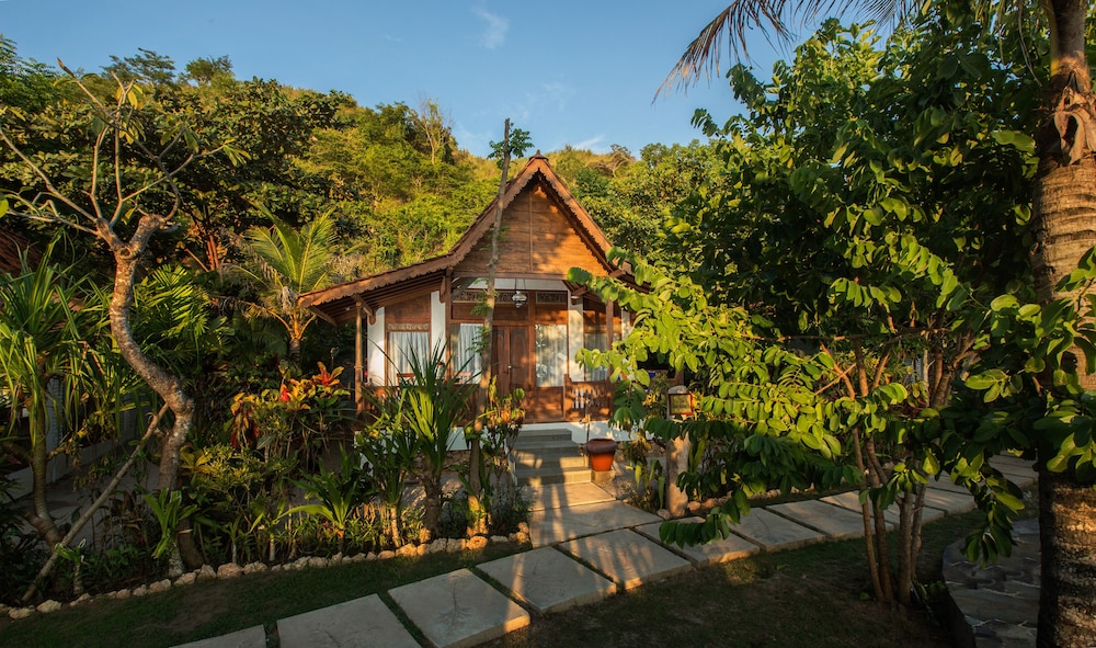 Deluxe Beachfront Residence