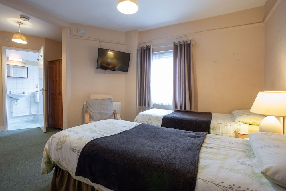 Basic Twin Room, Ensuite (Room 2) - Photo 1
