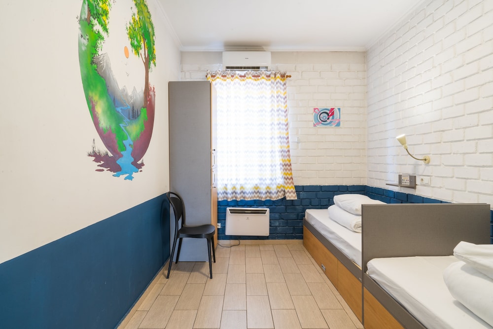 Standard Twin Room, Shared Bathroom photo 2