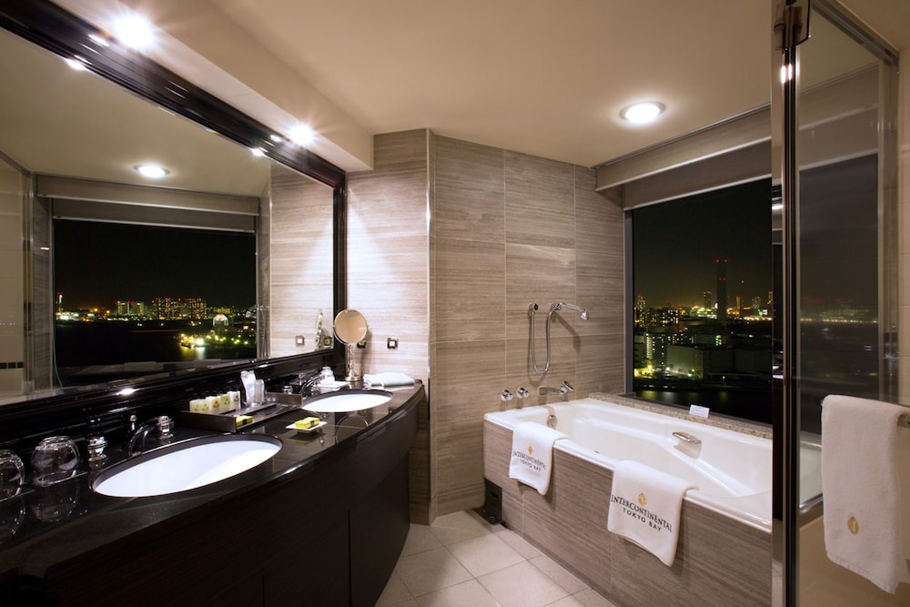 Junior Suite, 1 King Bed, Club Lounge Access, River View
