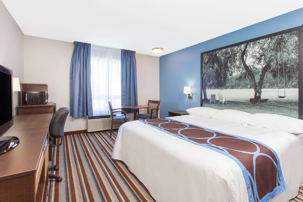 Deluxe Room, 1 King Bed, Non Smoking - Photo 6