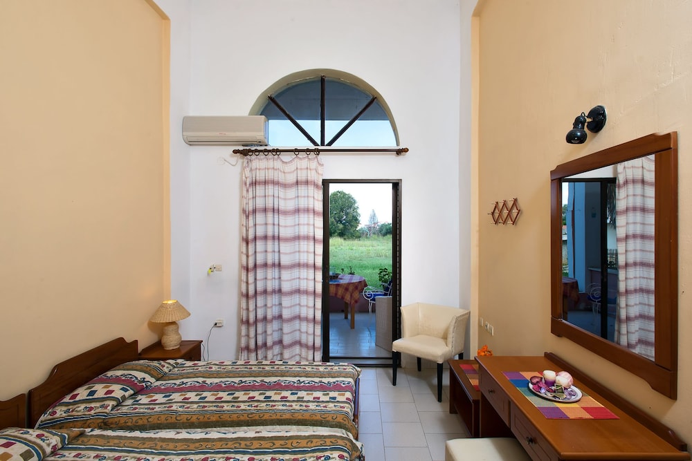Basic Apartment, Multiple Beds