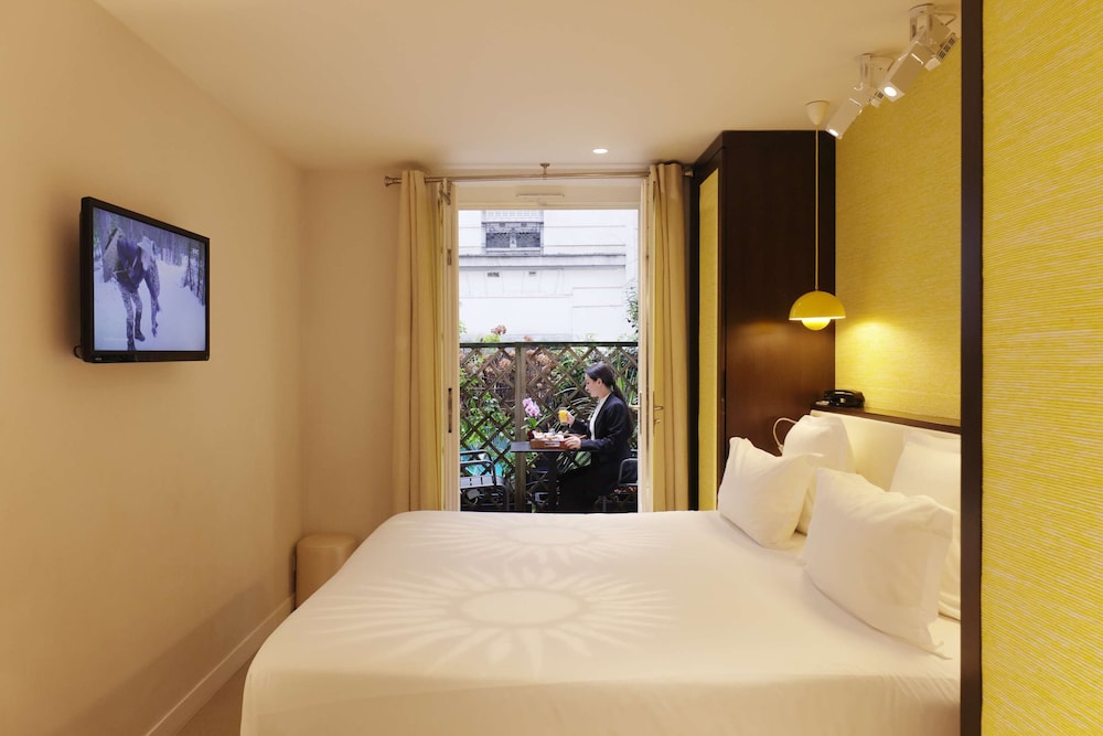 Junior Triple Room thumbnail 6