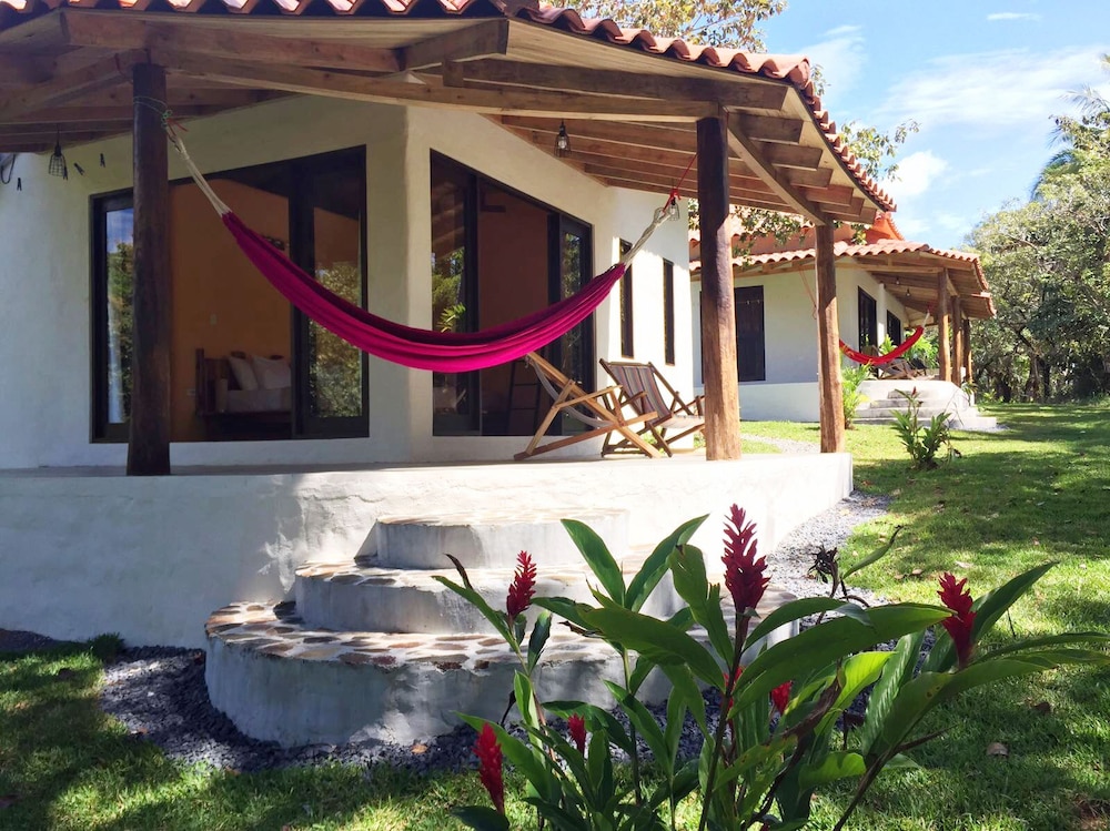 Deluxe Studio Suite, Multiple Beds, Partial Ocean View