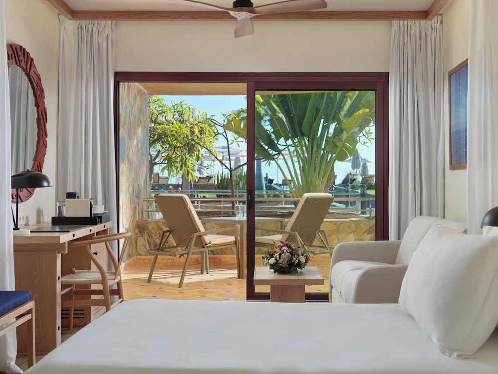 Superior Room (3 Adults) - Photo 1