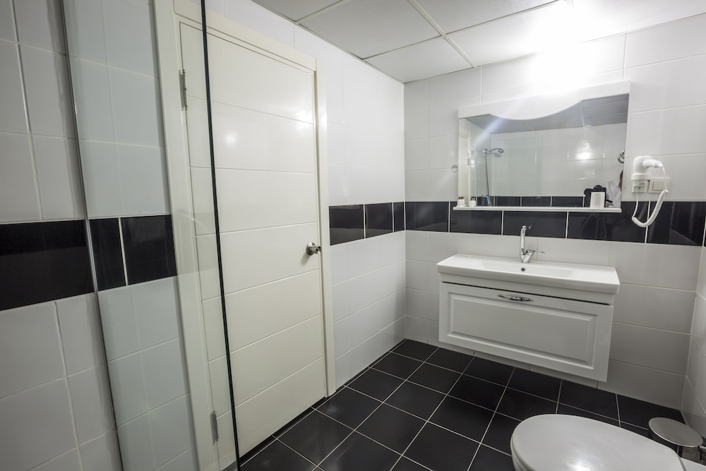 Standard Triple Room, 3 Twin Beds photo 2