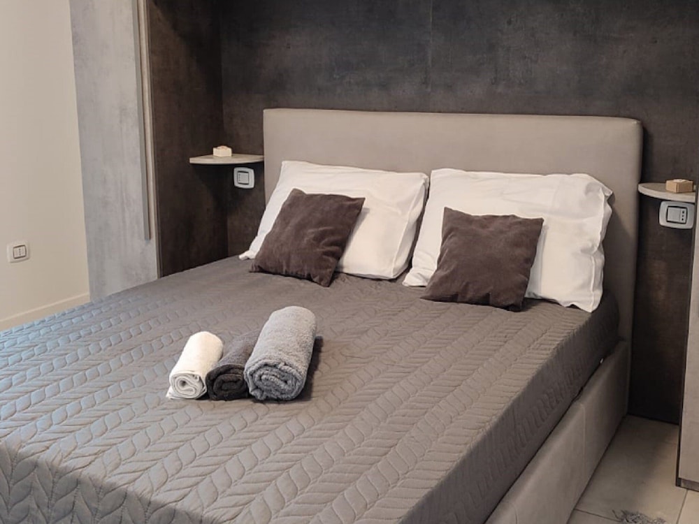 Apartment (One Bedroom Apartment with Balcony)