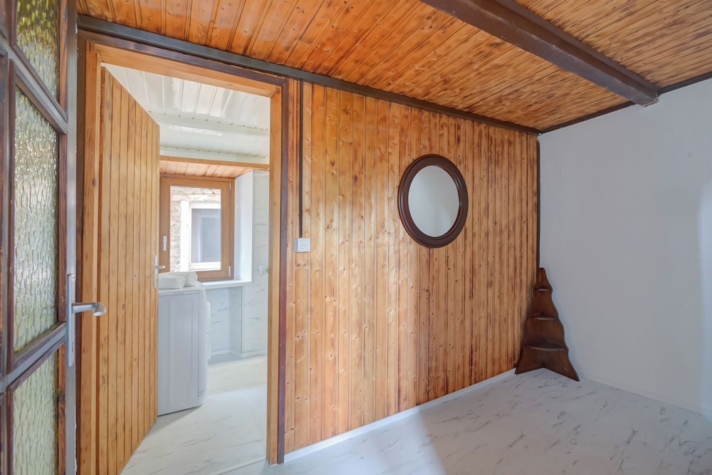 Family Apartment, Multiple Bedrooms (Rustic mountain Brissago 1)