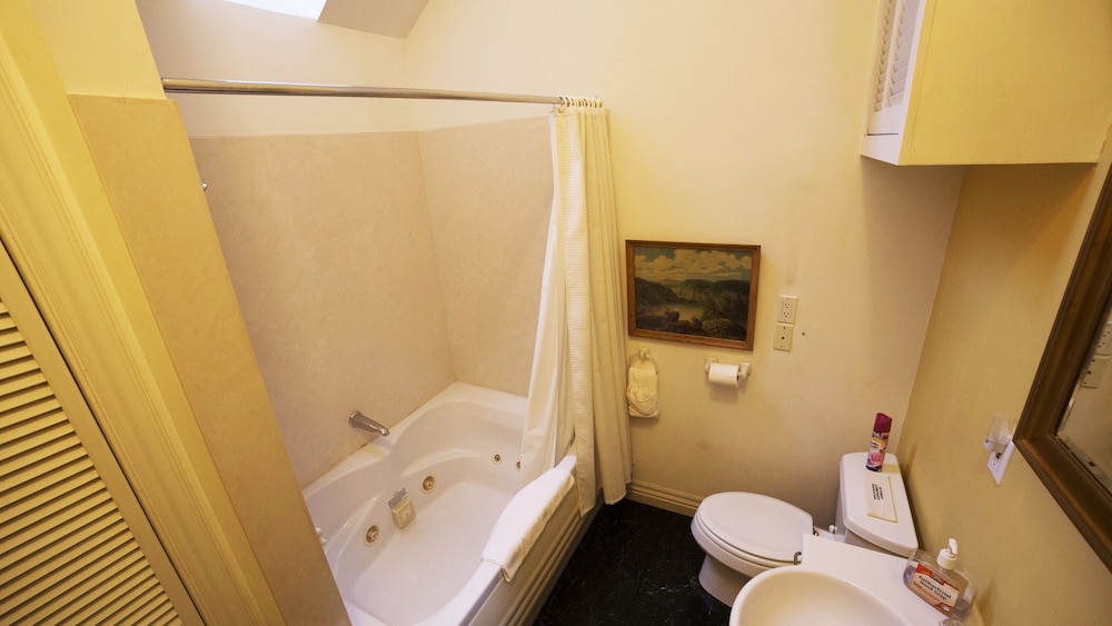 Luxury Room, 1 King Bed, Jetted Tub, River View photo 2