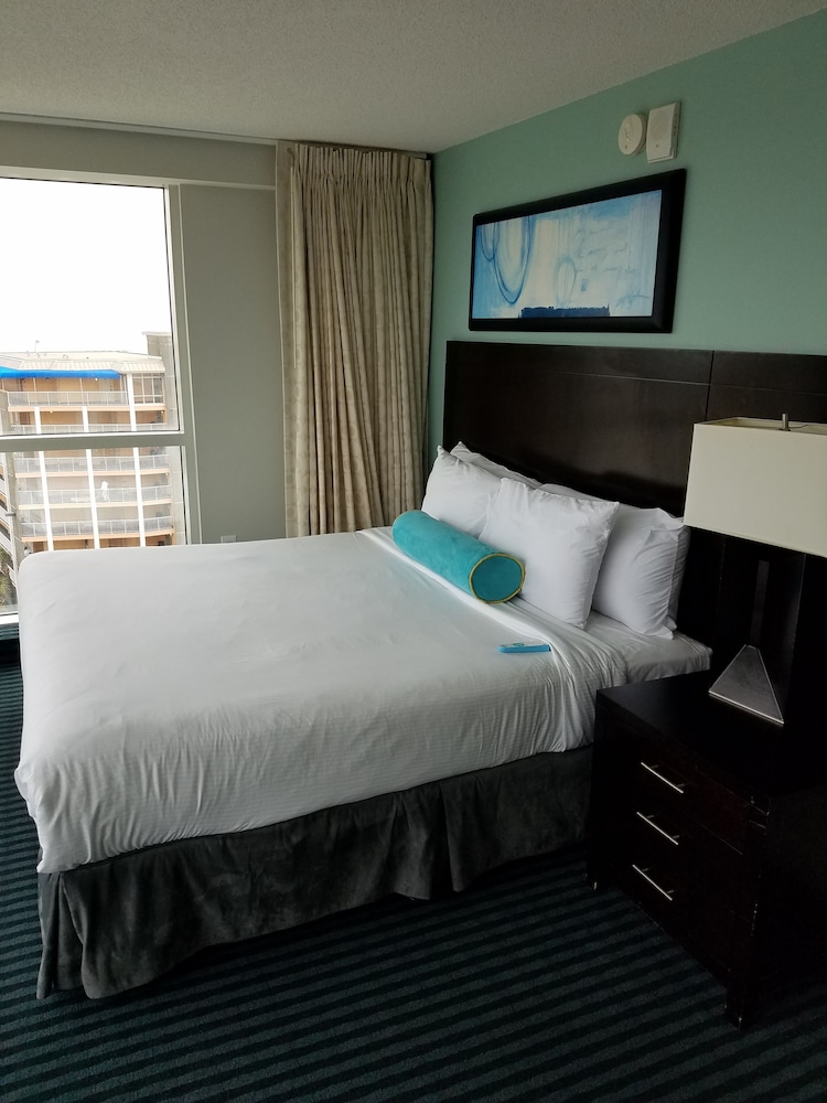 Condo, 2 Bedrooms, 180 degree Ocean View, with Balcony photo 3