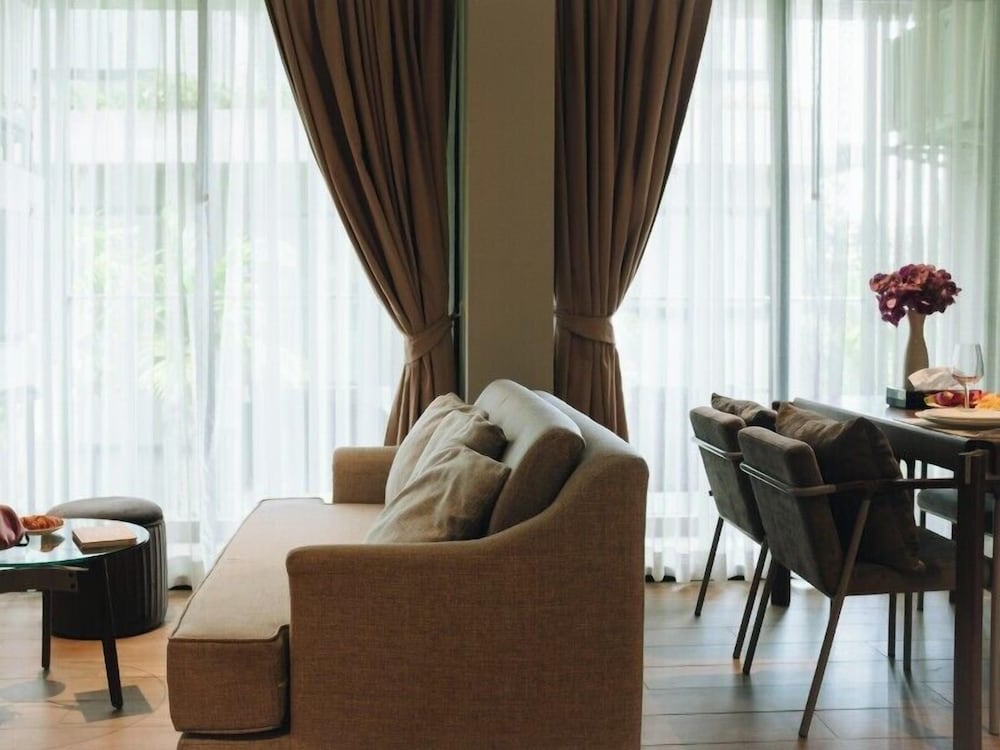 Deluxe Condo, Balcony