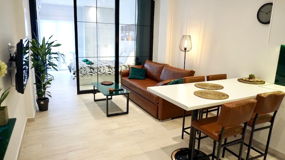 Deluxe Studio