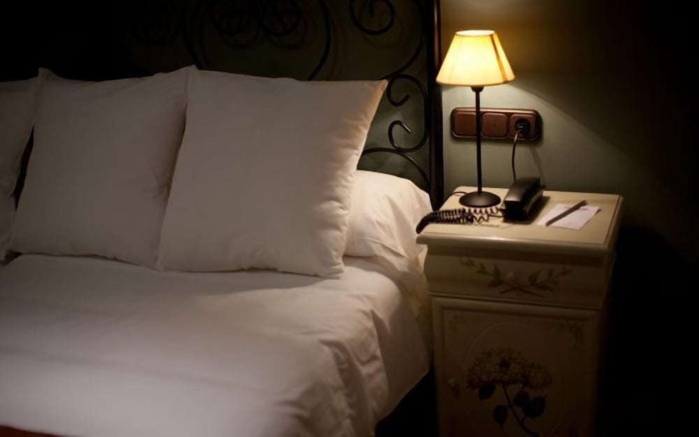 Double or Twin Room - Photo 6