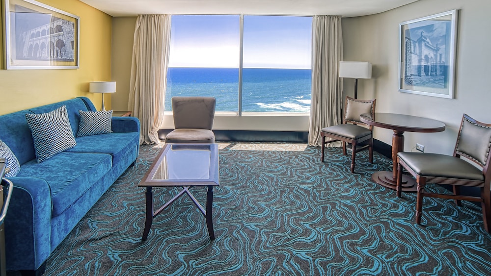 Club Suite, 1 King Bed (Luxurious, Club Floor)